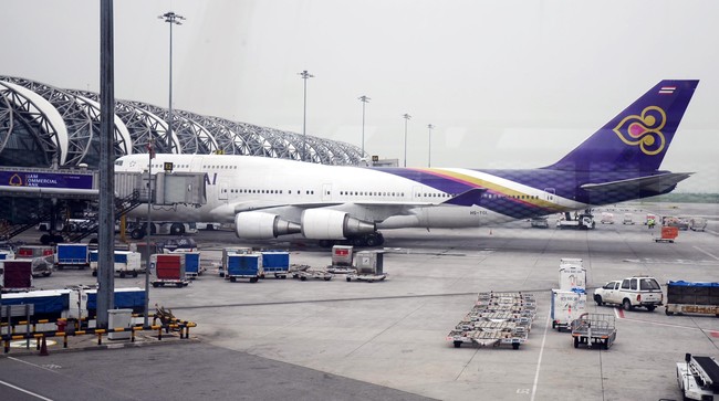 Thai Airways International Pcl bakal menjual 42 pesawat dan memangkas hampir sepertiga tenaga kerja sebagai bagian dari upaya restrukturisasi.