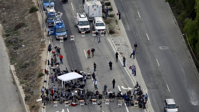 Harian New York Times membuat tajuk rencana meminta pembatasan kepemilikan jenis senjata yang digunakan dalam penembakan di California.