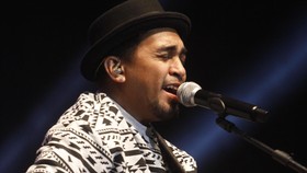 Glenn Fredly Meriahkan Bulan Penuh Cinta di Music at Newsroom