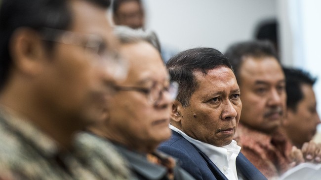 Tak hanya memanggil dua pejabat tersebut, KPK juga memastikan bakal kembali memanggil RJ Lino.