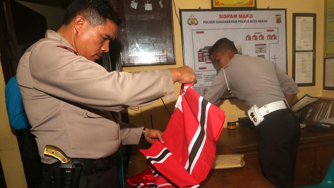 Mahfud MD menyinggung provinsi garis keras dalam hal agama. Padahal pemberontakan yang terjadi di Aceh, Sumbar, Sulsel tak sepenuhnya dipicu oleh agama.