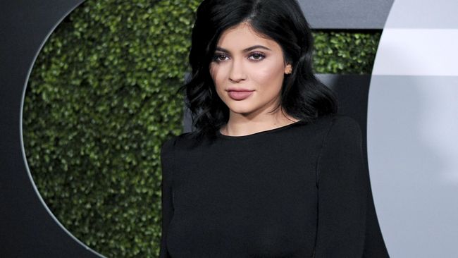 Berdasarkan daftar tahunan Instagram Rich List, Kylie menempati posisi pertama dengan tarif US$1 juta (Rp14,4 miliar) per satu unggahan di akunnya.