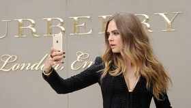 Brad Pitt Ajak Cara Delevingne Main Bareng Zombie