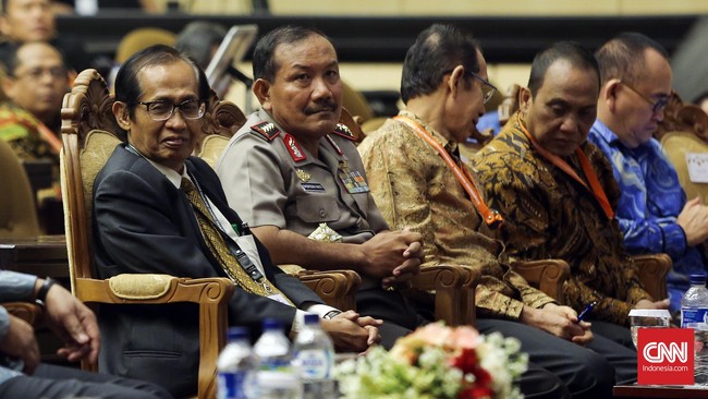 Selain hukuman penjara, terpidana juga dihukum membayar denda Rp200 juta subsidair enam bulan kurungan.
