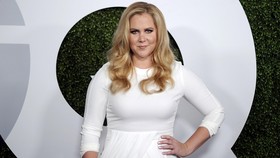 Liburan Amy Schumer dan Kekasih Berakhir di Rumah Sakit
