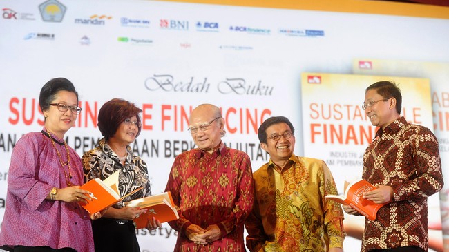 OJK akan merilis paket insentif bagi bank guna mengimbangi kebijakan pemerintah dan Bank Indonesia (BI) yang berupaya memangkas suku bunga kredit.