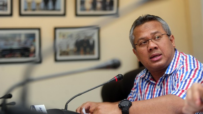 Pemilihan satu pasangan calon di Pilkada menggunakan surat suara yang memuat dua kolom. Satu memuat foto pasangan calon dan satunya kosong tidak bergambar.