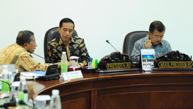 Menurut Menkeu Bambang P.S. Brodjonegoro perbaikan investasi sektor riil tidak cukup hanya dengan mengeluarkan tujuh paket kebijakan ekonomi.
