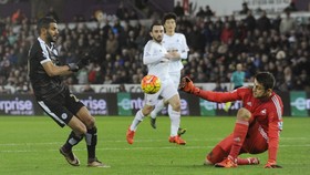 Mahrez Hattrick, Leicester Pimpin Klasemen Liga Inggris