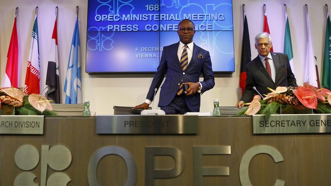 Meski OPEC sepakat memangkas produksi, namun negara yang tidak tergabung ke dalam OPEC masih belum sepenuhnya sepakat dengan komitmen tersebut.