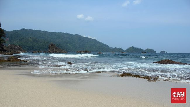 Pantai Pahawang, Tanjung Setia dan Teluk Kiluan ialah destinasi wisata yang potensial. Pemprov Lampung ajar CSR swasta mengembangkannya.