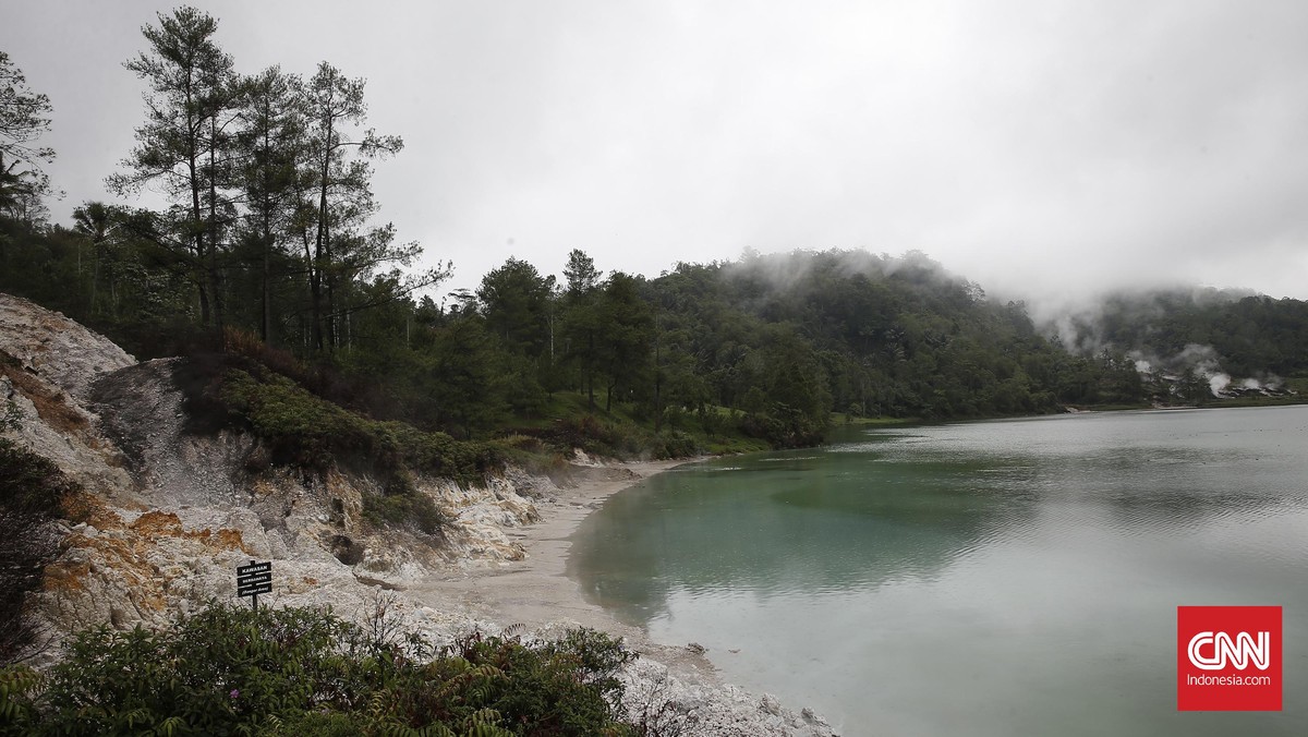 Menyepi di Danau Linow Tomohon