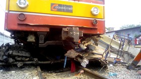 Metromini Tabrak KRL, Belasan Penumpang Tewas
