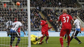 Minim Kreativitas, Newcastle-Liverpool Imbang di Babak Satu