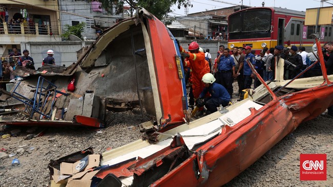 Menurut Gubernur DKI Jakarta Basuki Tjahaja Purnama, jika Metromini mau bergabung dengan PT Transjakarta maka sopir tak lagi dituntut untuk mengejar setoran.