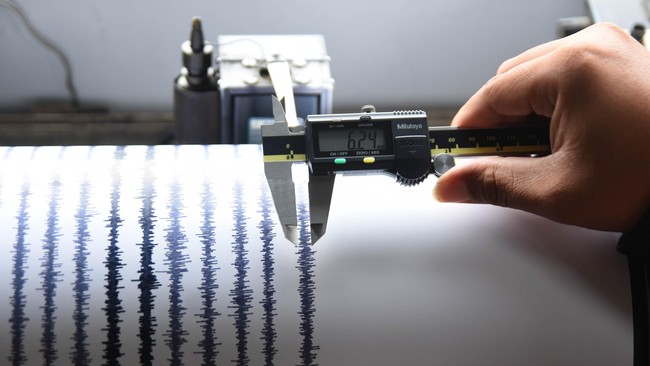 Gempa Magnitudo 5,9 Guncang Pulau Wetar Maluku Barat Daya Gempa bumi berkekuatan magnitudo 5,9 kembali mengguncang Perairan Pulau Wetar, Kabupaten Maluku Barat Daya, Provinsi Maluku, Kamis (15/5).