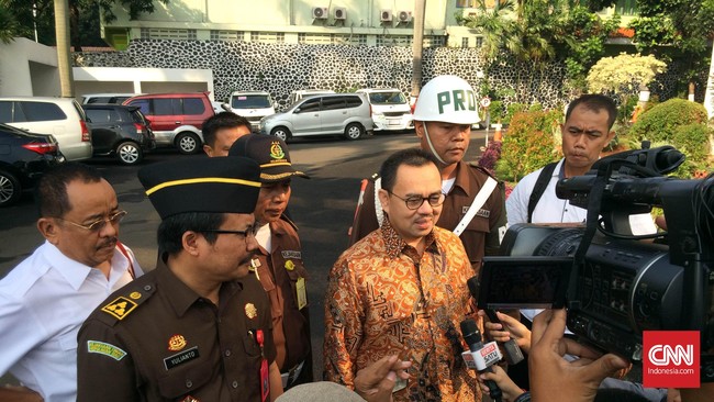 Menteri ESDM Sudirman Said hanya menghabiskan waktu 40 menit di Kejaksaan Agung. Apa yang ia sampaikan telah diinformasikan pula ke Mahkamah Kehormatan Dewan.
