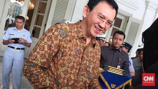 Basuri Tjahaja Purnama kata Ahok seharusnya memperhatikan kritik ihwal banyaknya infrastruktur yang tidak terurus dengan baik.