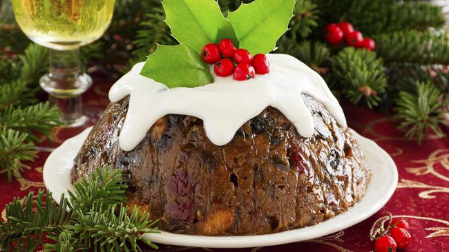 Seorang chef berbintang Michelin menciptakan puding Natal termahal yang dibungkus dengan emas 23 karat seharga 10 ribu poundsterling atau Rp209 juta.
