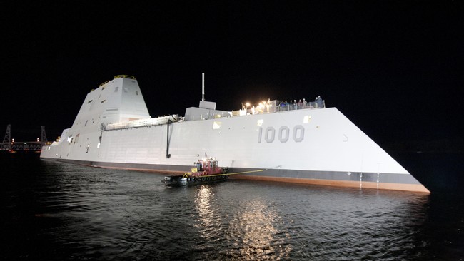 Kapal USS Zumwalt berukuran sangat besar dan memiliki kemampuan siluman sehingga terdeteksi di radar hanya sebagai perahu nelayan kecil.