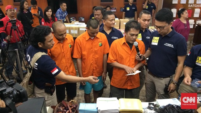 Kepala Polda Metro Jaya Inspektur Jenderal Tito Karnavian mengatakan pemalsuan buku KIR berdampak pada kerugian materi dan nyawa.