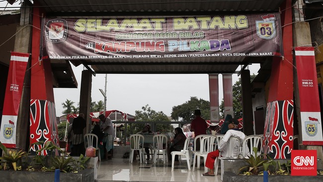 Di Depok, TPS memberikan doorprize, termasuk pelayanan kesehatan bagi warga yang ingin memeriksakan kesehatannya demi memastikan pemilih menggunakan hak.