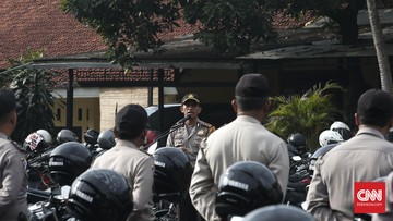 Polres Metro Depok digeruduk massa diduga karena ada kesalahpahaman terkait pimpinan kelompok Ambon.