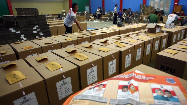 Tiga orang kandidat wakil wali kota Tangerang Selatan tercatat berdomisili di luar kota itu. Mereka pun tak bisa berpartisipasi di pilkada meski menjadi calon.