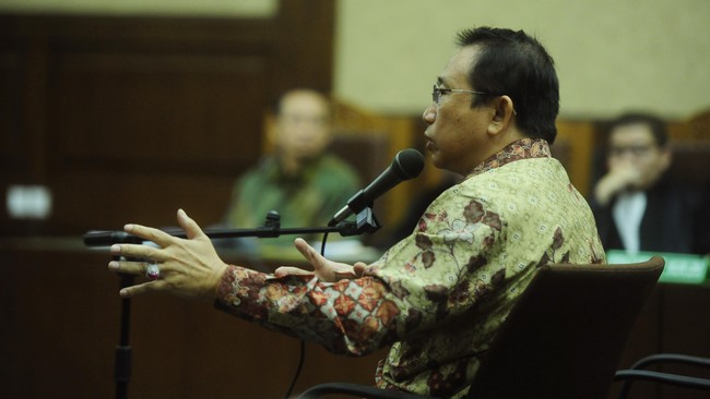 Partai Golkar, Partai Demokrat, dan partai lain disebut menerima duit dari aliran dana dugaan korupsi e-KTP mulai puluhan hingga ratusan miliar.