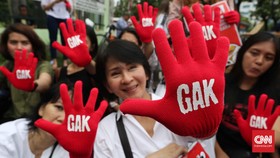 Puluhan Perusahaan Sarung Tangan Karet Berguguran Jelang MEA
