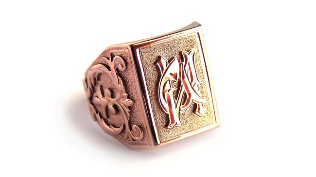 Iklan cincin pria menuai kritik tajam lantaran menggambarkan pria tengah menutupi bagian tubuh sensitif perempuan.