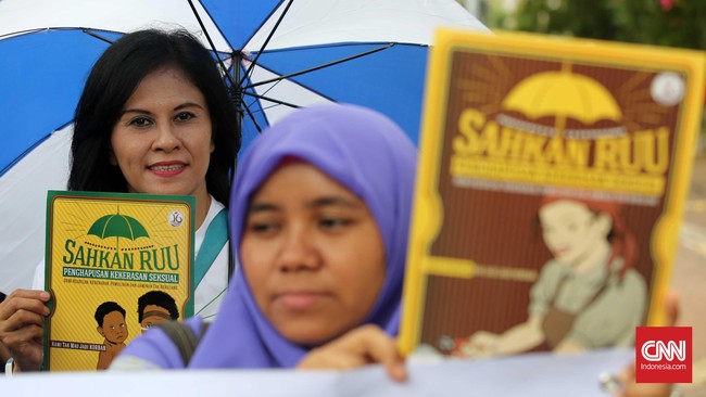 Menurut Ketua Komnas Perempuan, aturan yang selama ini perlindungan korban tak diatur baik dalam KUHAP, maupun Undang-undang Perlindungan Anak.