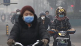 Dikepung Asap, Bisnis Udara dalam Botol Laris di Shanghai
