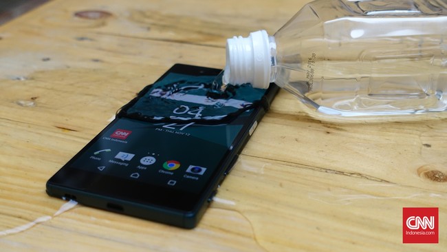 Sony membuatnya dengan Xperia Z5 Compact sebanyak 12 buah lalu menjahit hasil rekaman sehingga jadi video 360 derajat.