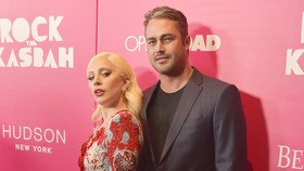 Kekasih 'Pasrah' Lady Gaga Mengatur Pesta Pernikahan