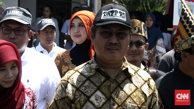 DKPP telah menerima sekitar seribu laporan soal pelanggaran pemilu, di mana sebanyak 200 kasus terkait dengan Pilkada serentak yang dilaksanakan hari ini.