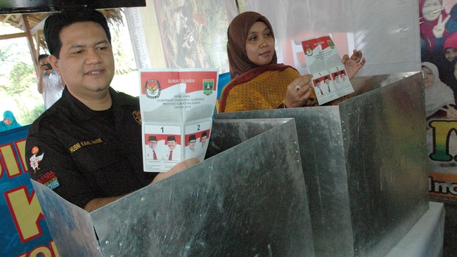 Wakil Presiden Jusuf Kalla dan sejumlah tokoh nasional menyampaikan belasungkawa atas wafatnya Ketua Komisi Pemilihan Umum (KPU) Husni Kamil Manik.