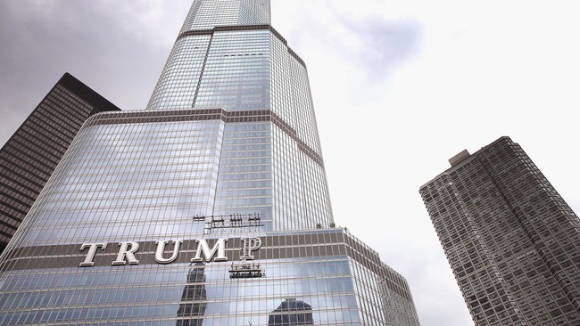 Donald Trump ternyata mendapat penghasilan jutaan dolar dari kesepakatan bisnis di negara-negara berpenduduk mayoritas Muslim termasuk Indonesia.