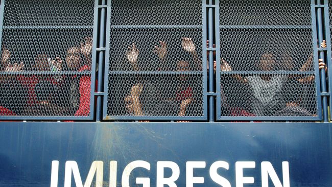 LSM Koalisi Buruh Migran Berdaulat (KBMB) melaporkan tiga buruh migran Indonesia tewas di tahanan imigrasi Malaysia dalam sebulan belakangan.