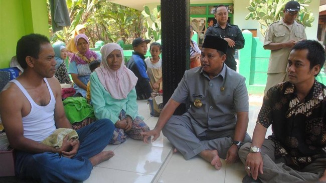 Uu Ruzhanul Ulum tidak punya pesaing. Namun, ia belum tentu terpilih karena bumbung "setuju" dan "tidak setuju" yang harus dipilih oleh DPT.