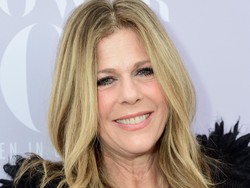 Rita Wilson Cerita Efek Samping Ekstrem Klorokuin Saat Pengobatan Corona