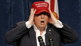 Donald Trump 'Menjelma' Jadi Burger Raksasa