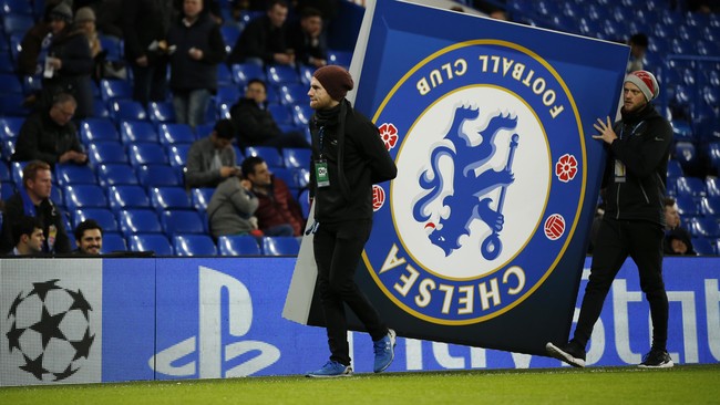Penyerang asal Rumania Adrian Mutu, menyerang mantan bosnya, Jose Mourinho. Mutu menilai manajer asal Portugal itu sebagai orang yang penuh dengan kepalsuan.