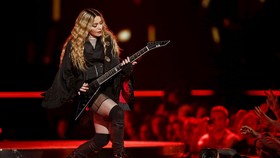 Madonna Diblokir Putranya dari Instagram
