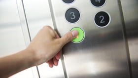 Koban Lift Jatuh Meninggal karena Luka Patah di Bagian Tubuh