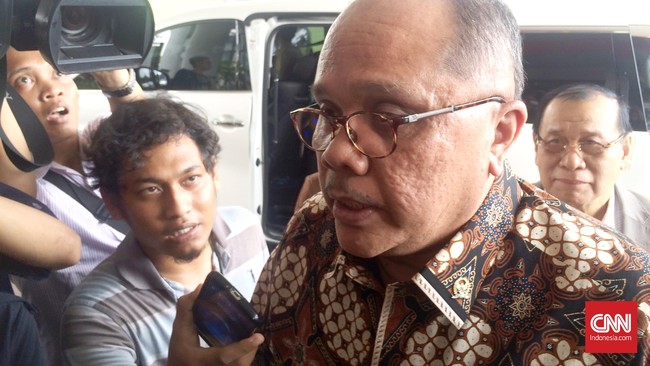 Pemerintah akan mengizinkan anggota TNI dan Polri mengisi jabatan ASN. Izin akan diatur pemerintah dalam Peraturan Pemerintah tentang Manajemen ASN.