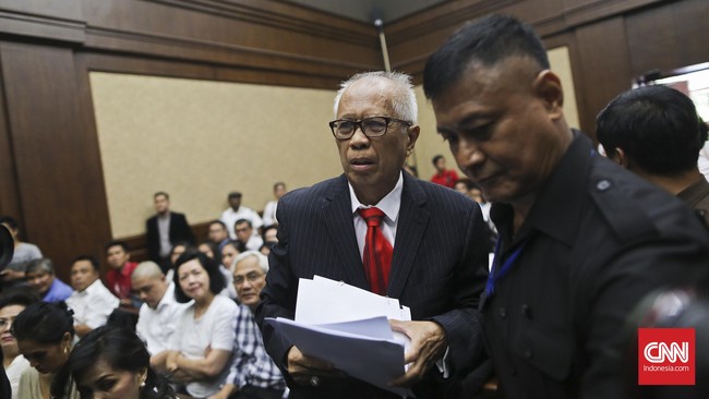 Muhammad Yagari Bhastara alias Gerry mengaku diancam bosnya, Otto Cornelis Kaligis, saat menyerahkan uang suap kepada hakim PTUN Medan.