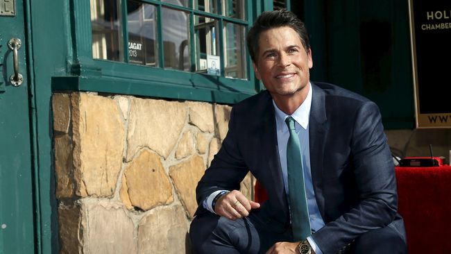 Rob Lowe dianugerahi bintang itu di Musso & Frank Grill. Gwyneth Paltrow hadir memberi dukungan.