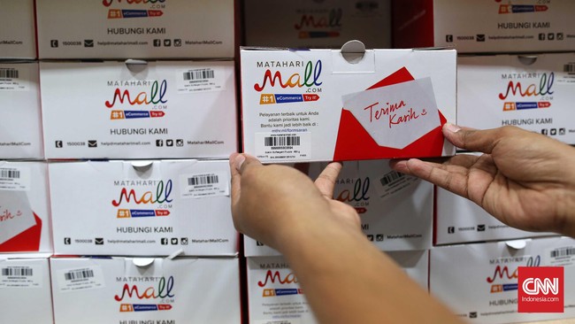 PT Matahari Department Store Tbk berencana menambah kepemilikan saham di MatahariMall.com hingga senilai Rp590 miliar hingga tahun depan.