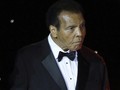 Kondisi Muhammad Ali Memburuk, Dibantu Alat Pernapasan